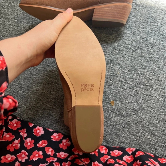 Frye Rubie Zip Western Chelsea Boots, size 7 - Picture 3 of 5